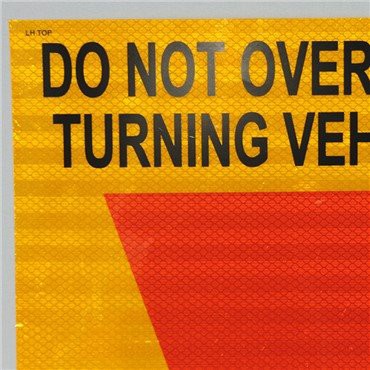 לוחות סימון אחוריים בגודל 30*30 ס"מ אין לעקוף את לוחיות הרכב המסתובבים